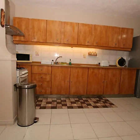 Pr 10 - Central & Cosy Aptmt With Spacious Balcony Apartment
