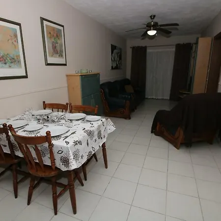 Pr 10 - Central & Cosy Aptmt With Spacious Balcony Apartment